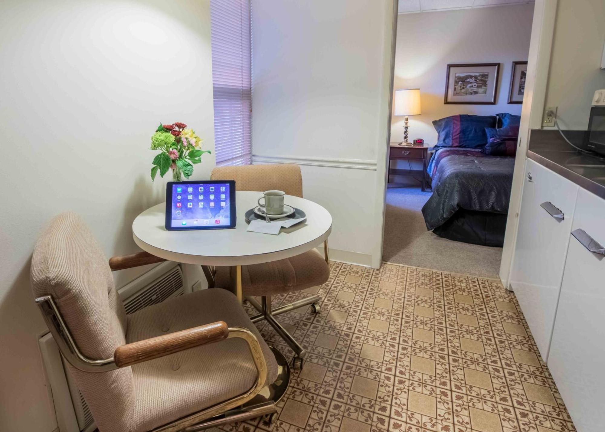 The Globe Inn East Greenville Номер фото