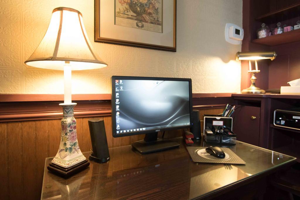 The Globe Inn East Greenville Экстерьер фото