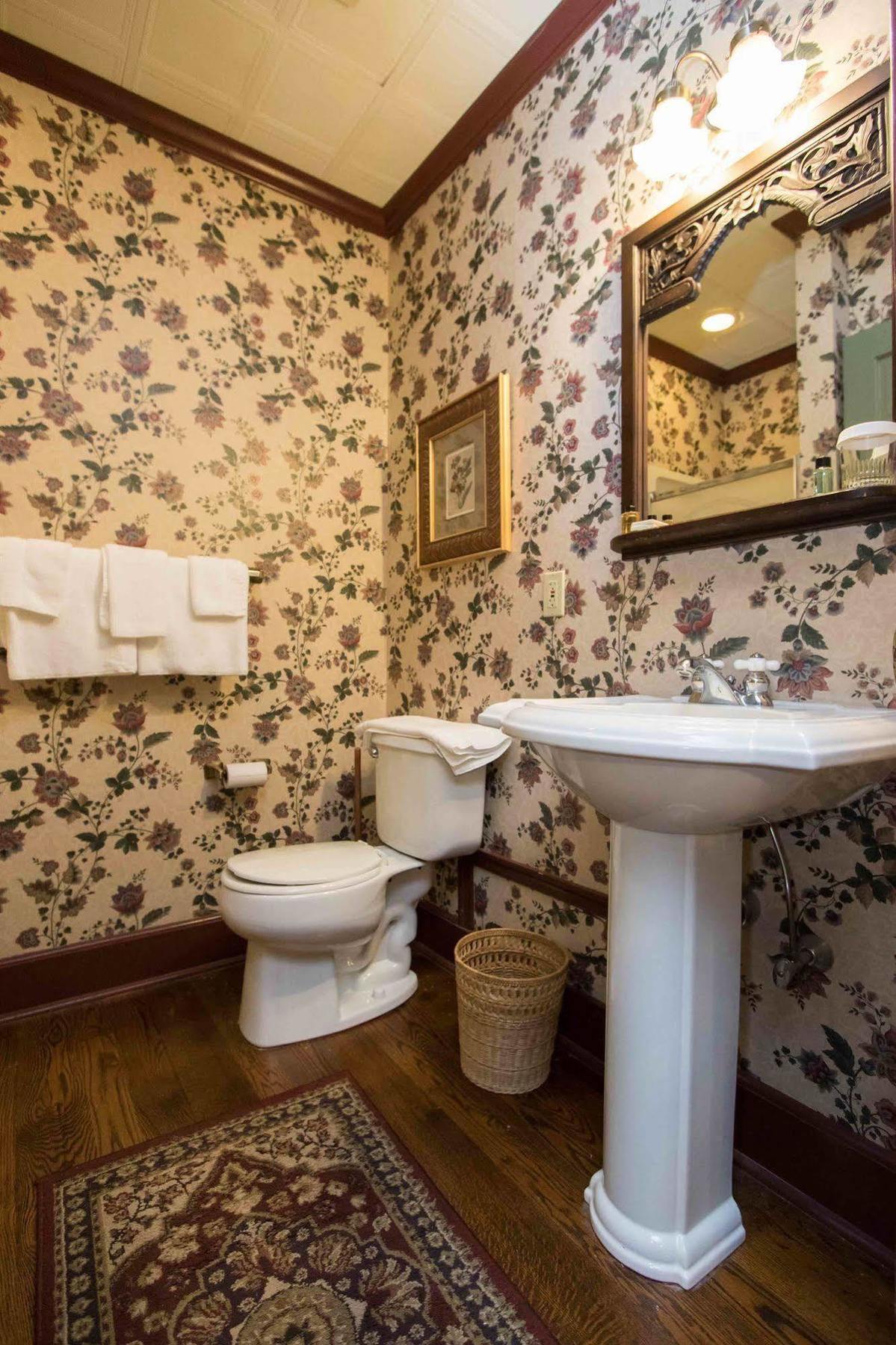 The Globe Inn East Greenville Экстерьер фото