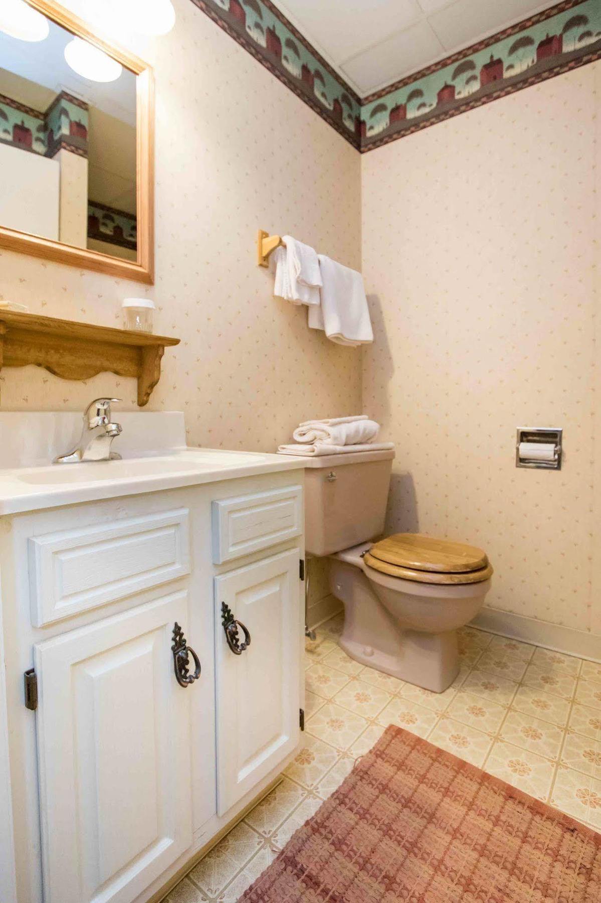 The Globe Inn East Greenville Экстерьер фото