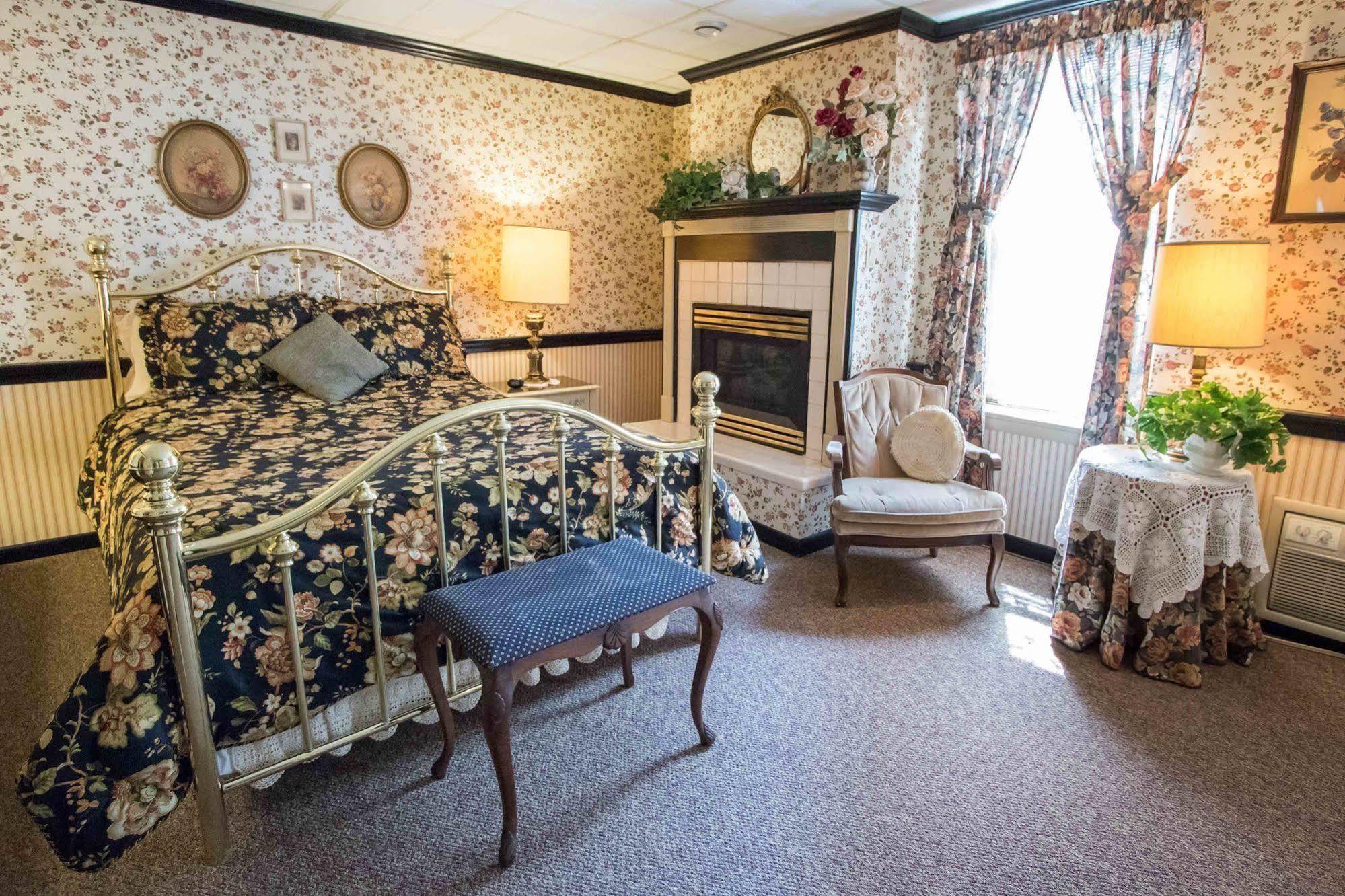 The Globe Inn East Greenville Экстерьер фото