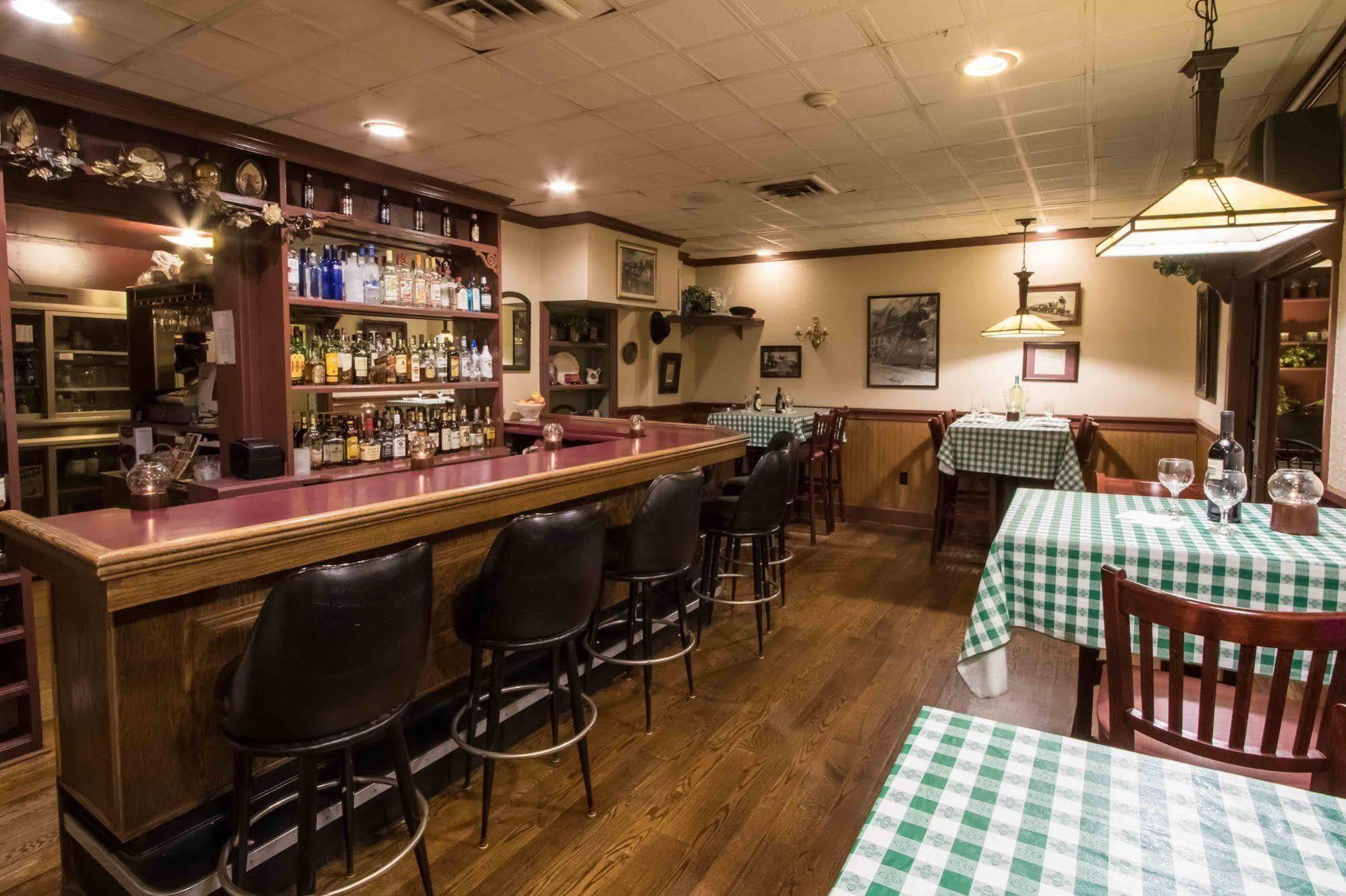 The Globe Inn East Greenville Экстерьер фото