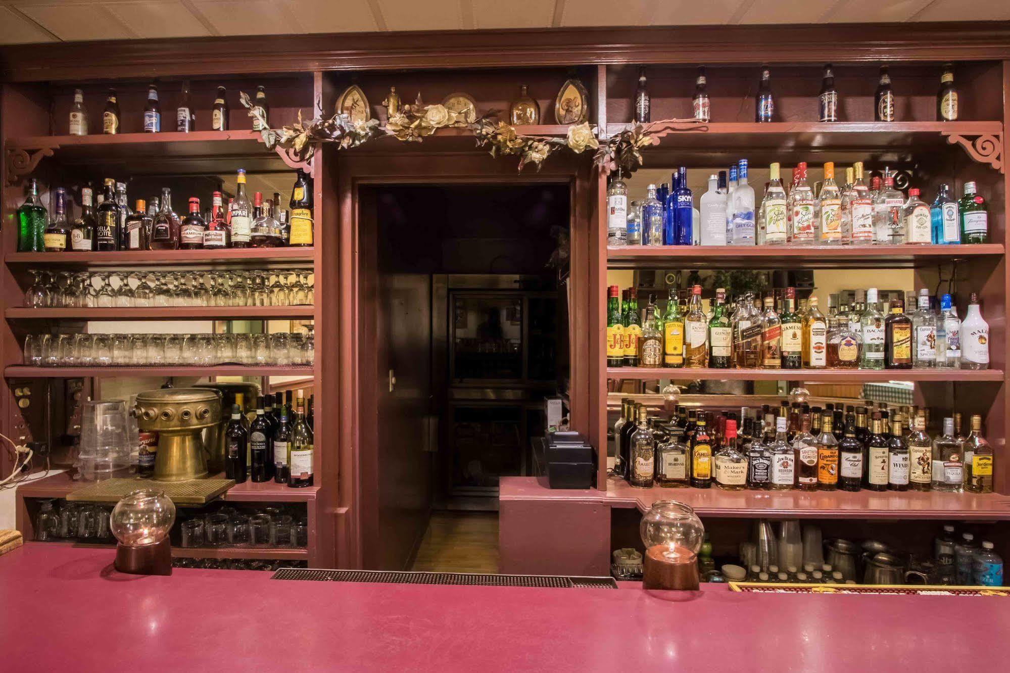 The Globe Inn East Greenville Экстерьер фото