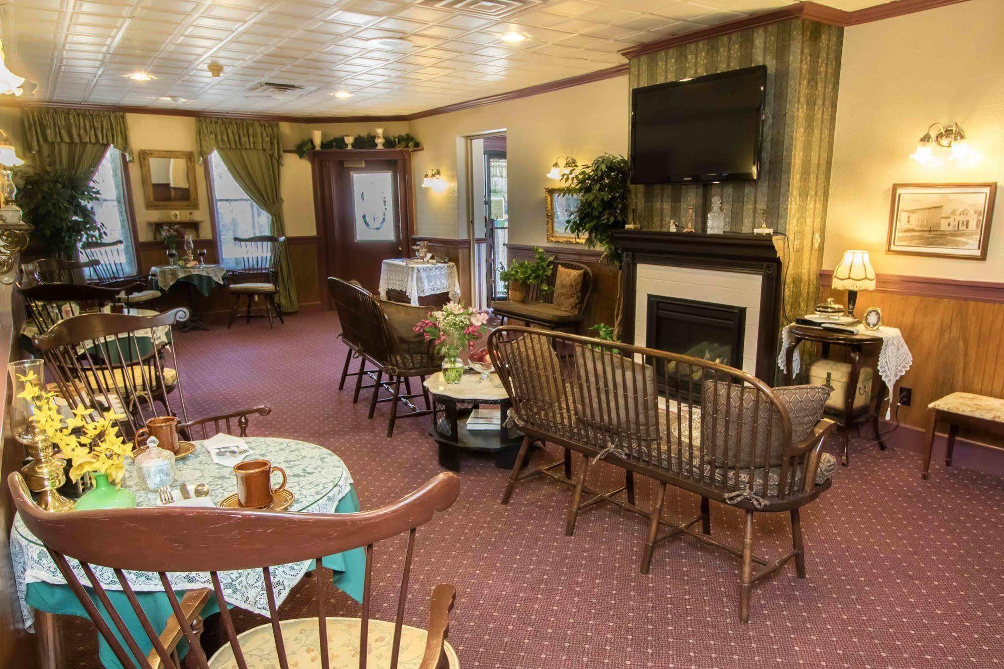 The Globe Inn East Greenville Экстерьер фото
