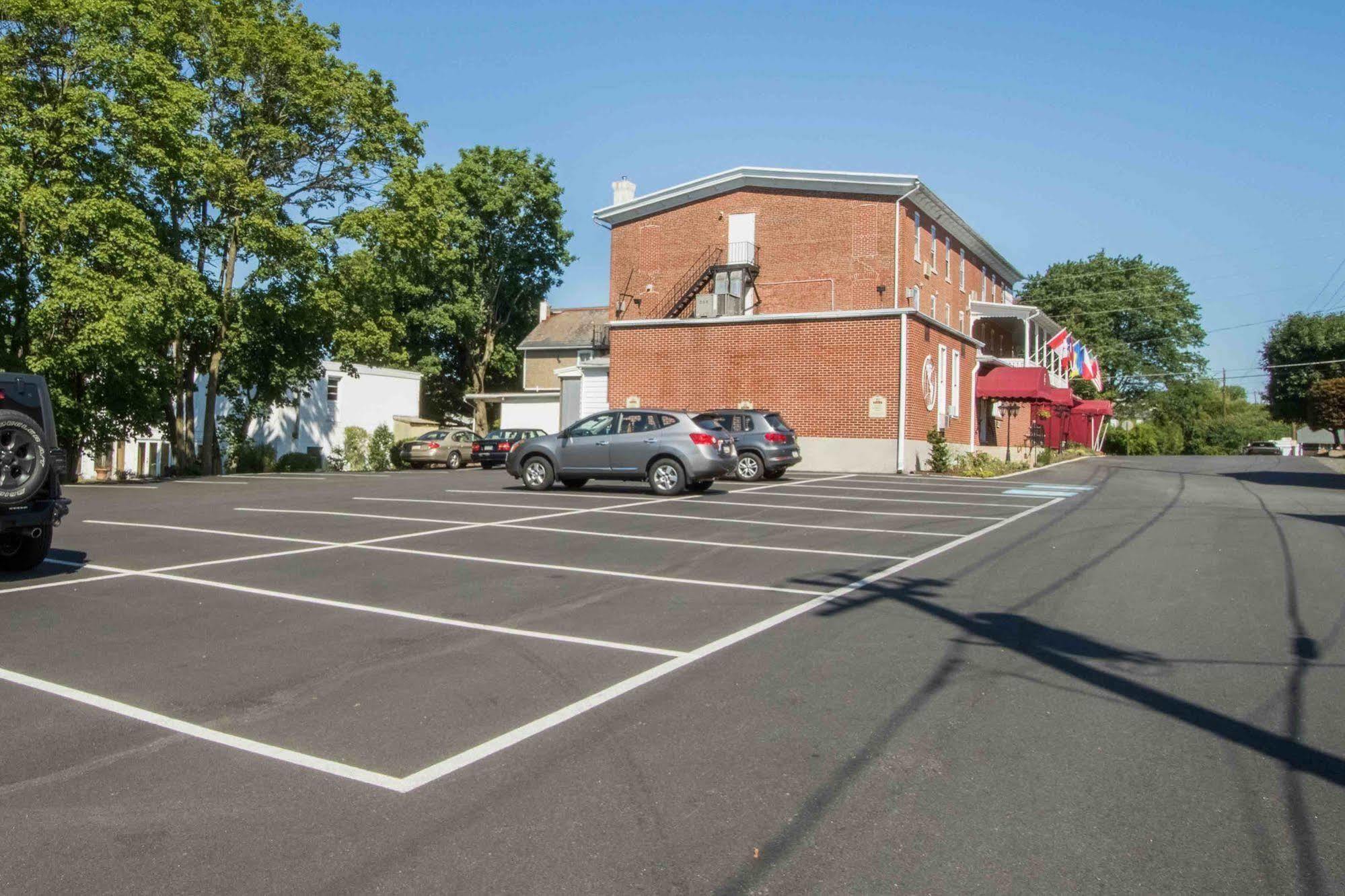 The Globe Inn East Greenville Экстерьер фото